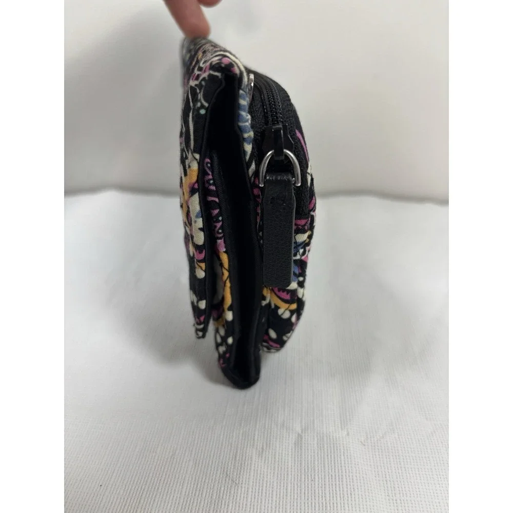 Vera Bradley Trifold Wallet Clutch Black‎ Paisley Floral Print Wristlet Quilted